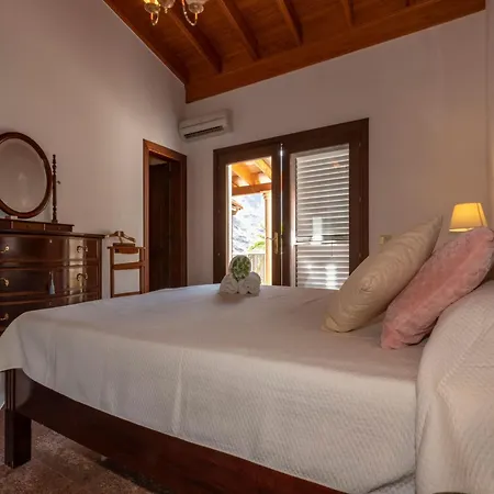 With Heated Pool & Mountain Views Villa Mogan