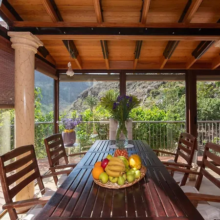 Villa With Heated Pool & Mountain Views Mogan