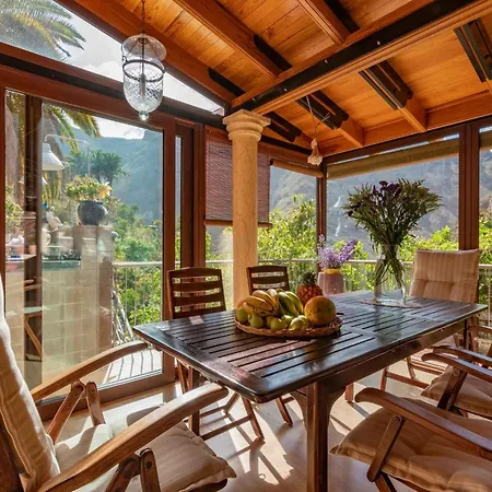 Villa With Heated Pool & Mountain Views *