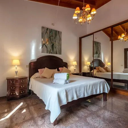 Villa With Heated Pool & Mountain Views *