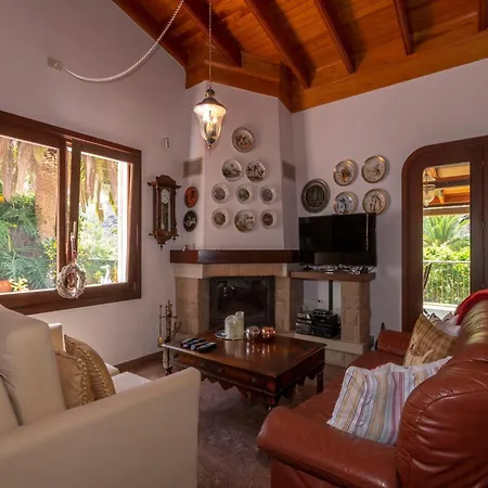 Villa With Heated Pool & Mountain Views *