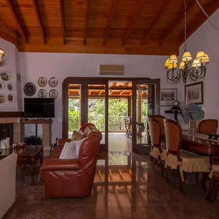 Villa With Heated Pool & Mountain Views *