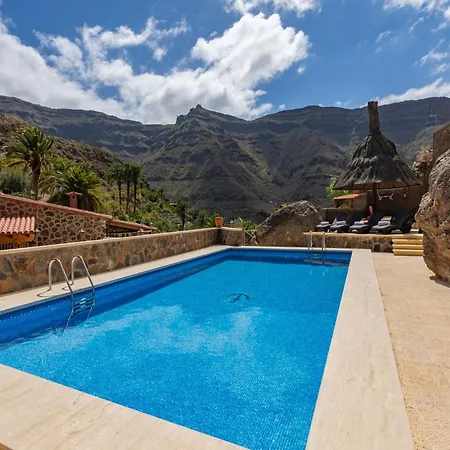 Villa With Heated Pool & Mountain Views Mogan