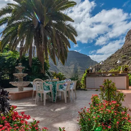 Villa With Heated Pool & Mountain Views